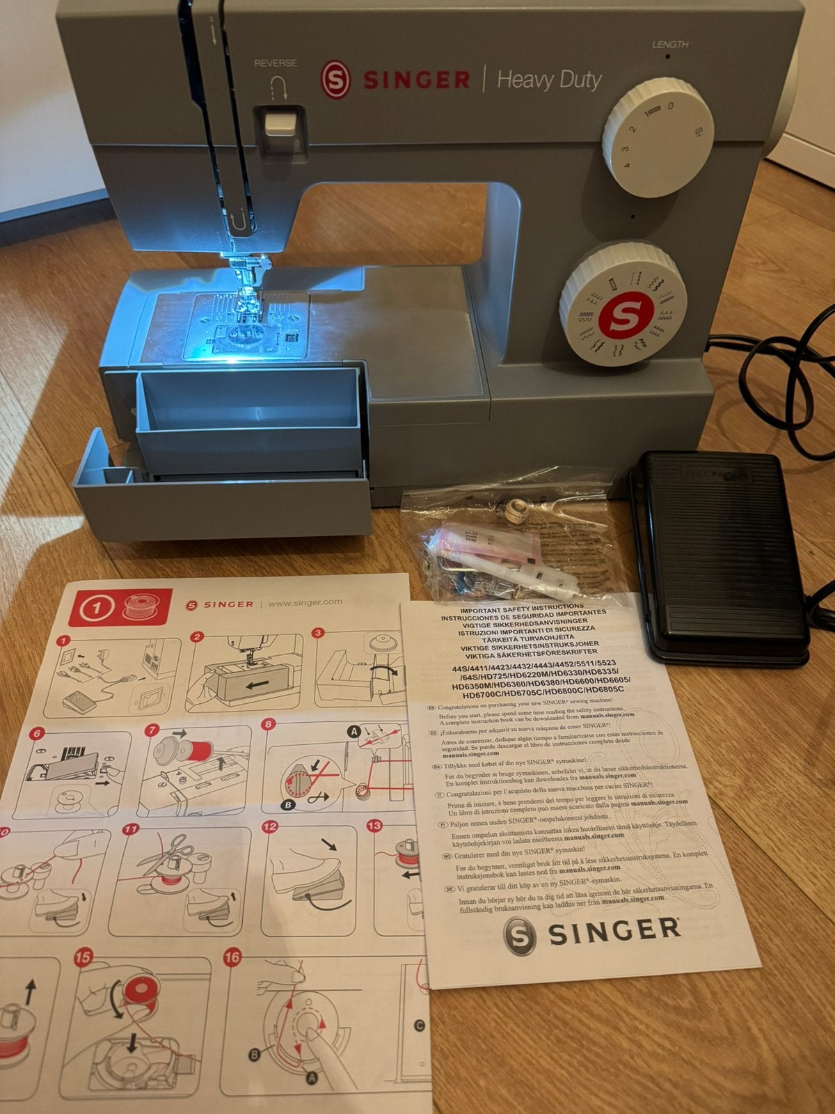 Singer naaimachine heavy duty HD4423 (onderdraad defect), Ophalen of Verzenden, Zo goed als nieuw, Naaimachine, Singer
