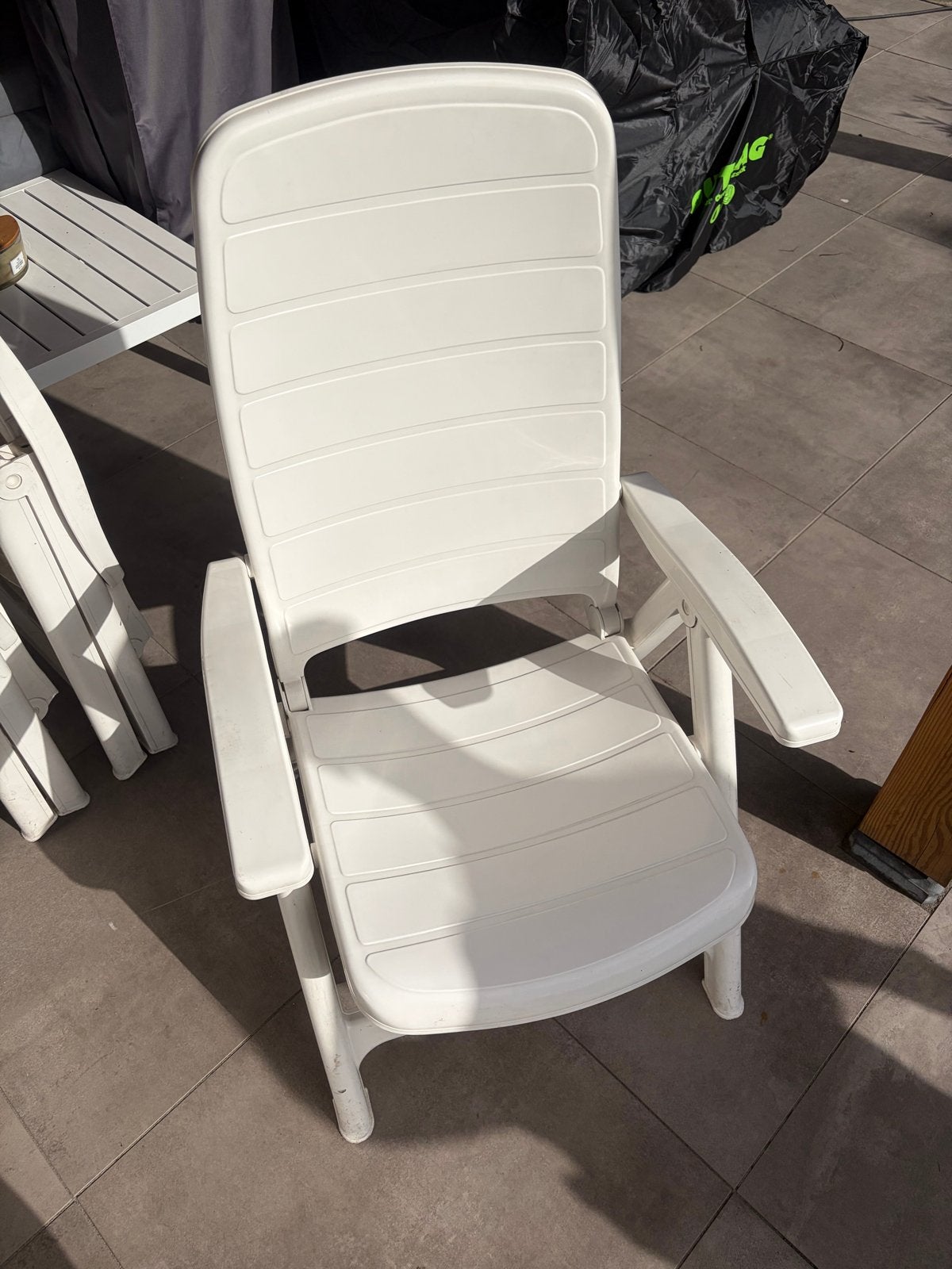 Tuinset met tafel en 4 stoelen (incl. kussens) - Gratis, Tuin en Terras, Ophalen, 4 zitplaatsen, Kunststof, Gebruikt