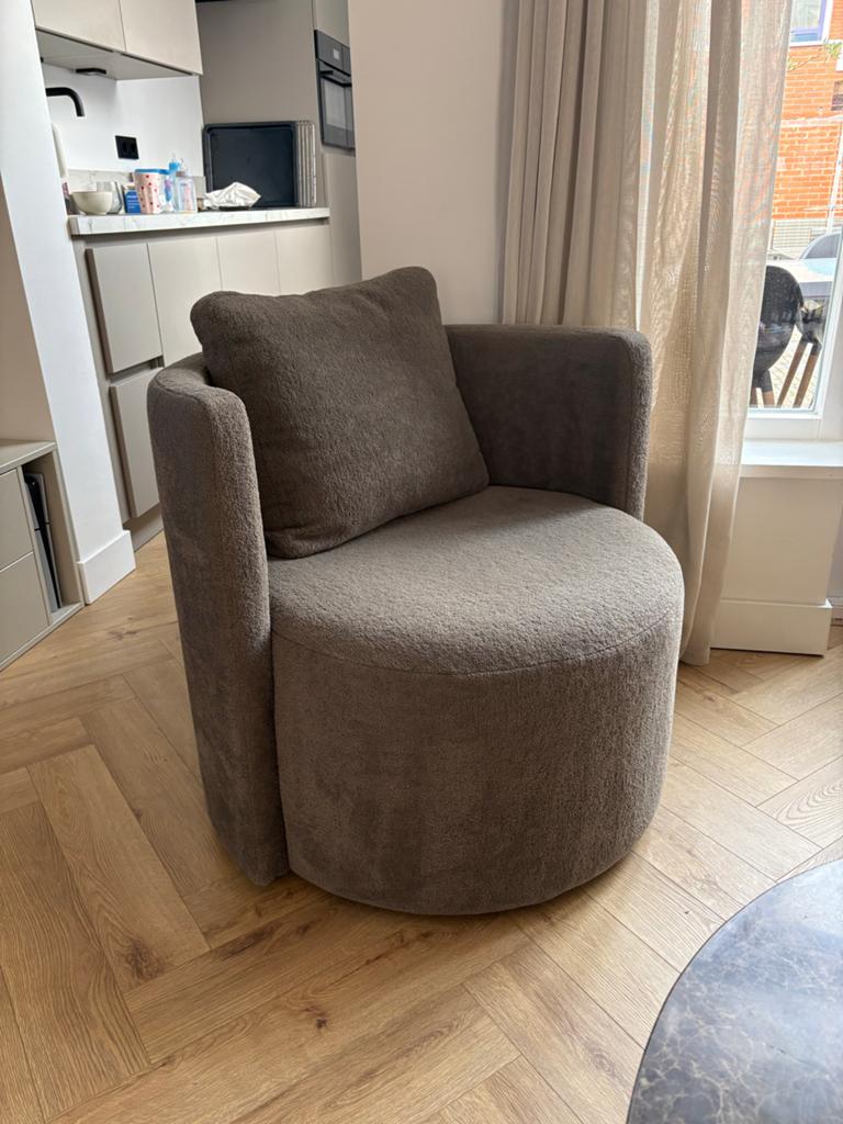 Fauteuil rond taupe, Ophalen, 75 tot 100 cm, Zo goed als nieuw, 75 tot 100 cm