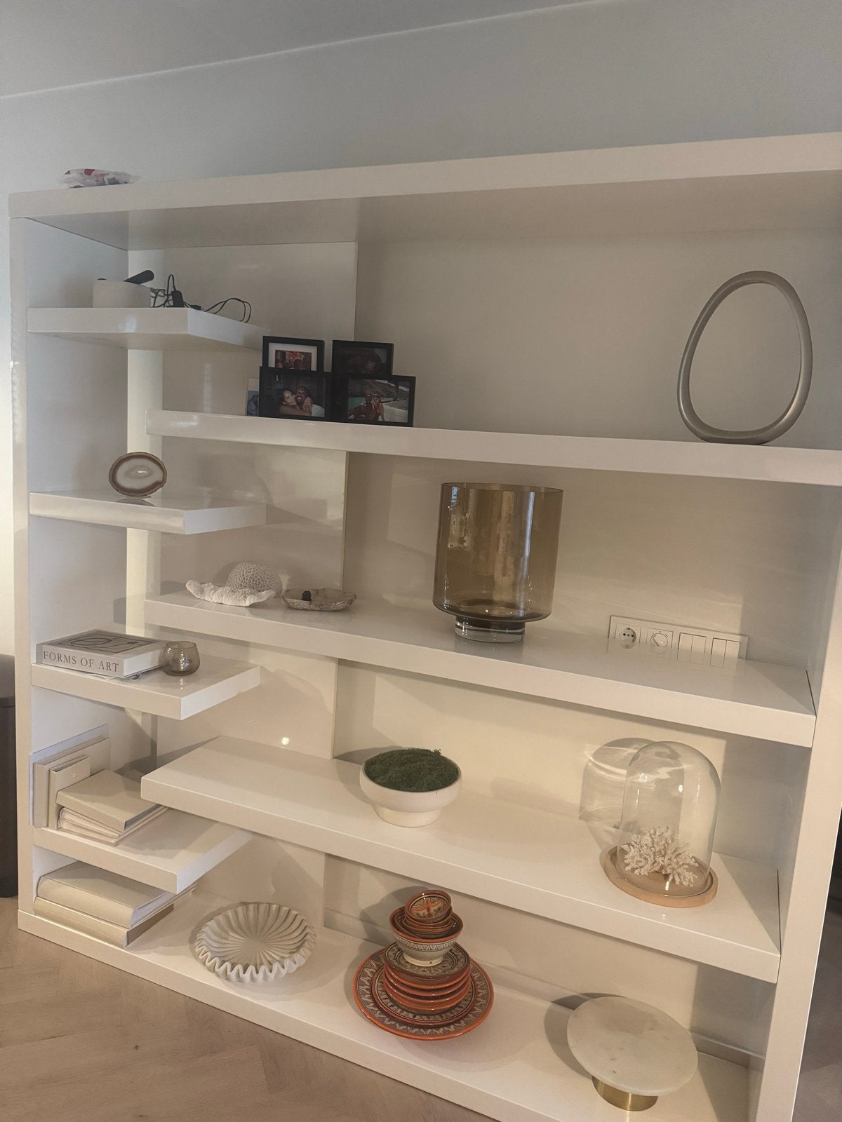 Moderne witte boekenkast met open vakken, Huis en Inrichting, Ophalen, 100 tot 150 cm, 200 cm of meer, Zo goed als nieuw
