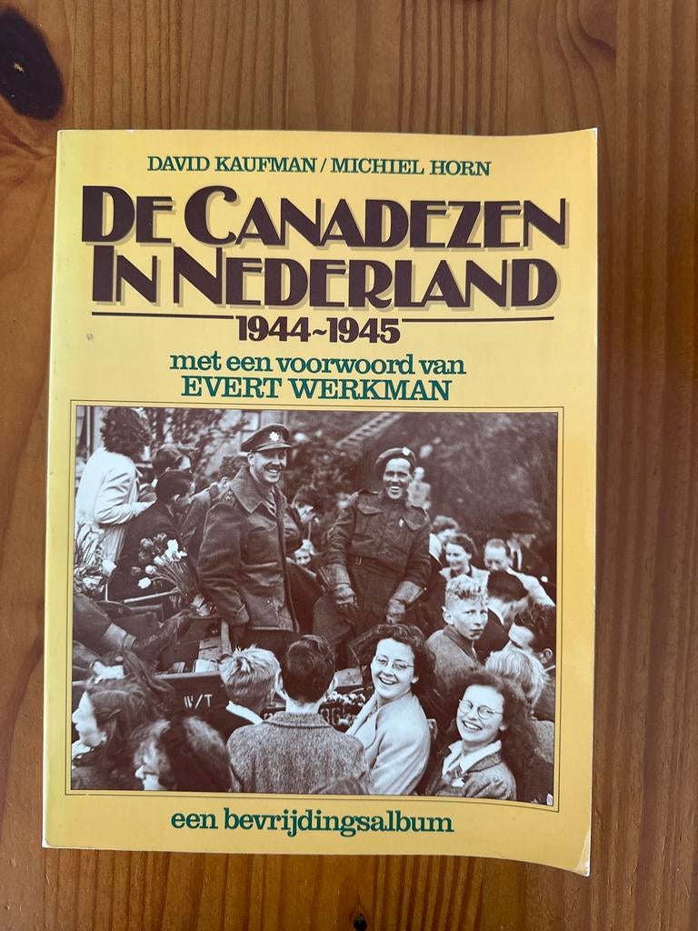 De Canadezen in Nederland 1944-1945 - Bevrijdingsalbum, Ophalen of Verzenden, 20e eeuw of later, Gelezen