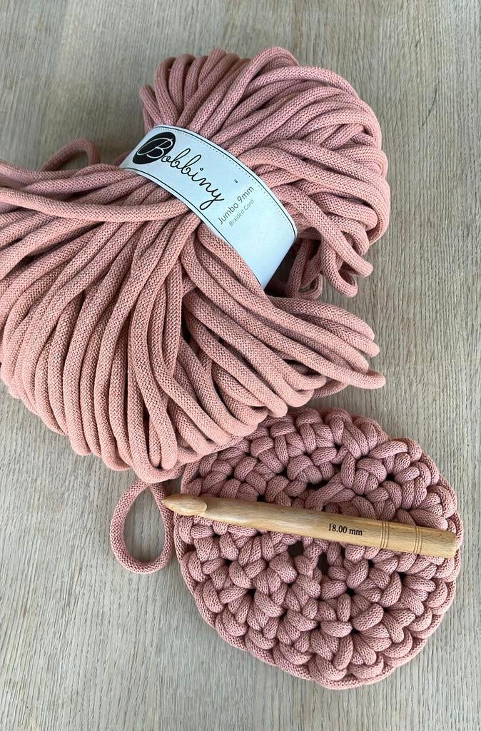 Bobbiny jumbo 9 mm braided cord + haaknaald 18, Hobby en Vrije tijd, Ophalen of Verzenden, Zo goed als nieuw, Haken, Naald