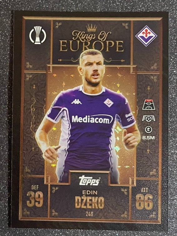 Topps MA EXTRA 25/26   KINGS OF EUROPE   DŽEKO   FIORENTINA, Verzenden, Zo goed als nieuw, Plaatje
