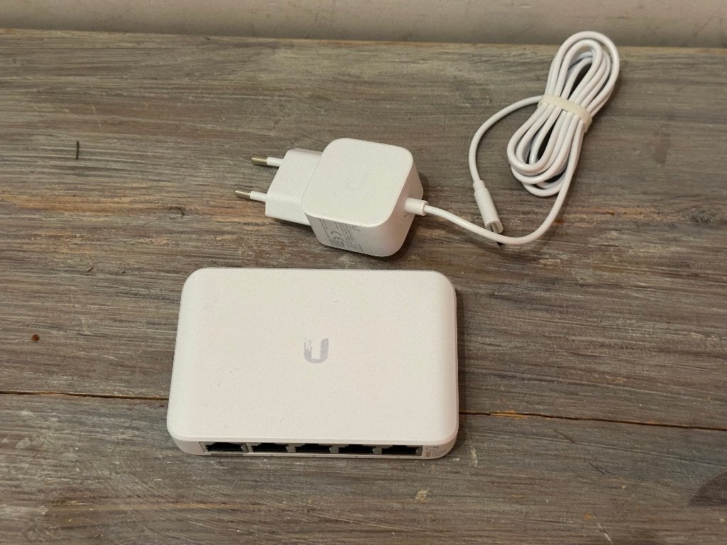 UniFi Switch Flex Mini inc. USB power adapter (Ubiquiti), Computers en Software, Ophalen of Verzenden, Gebruikt