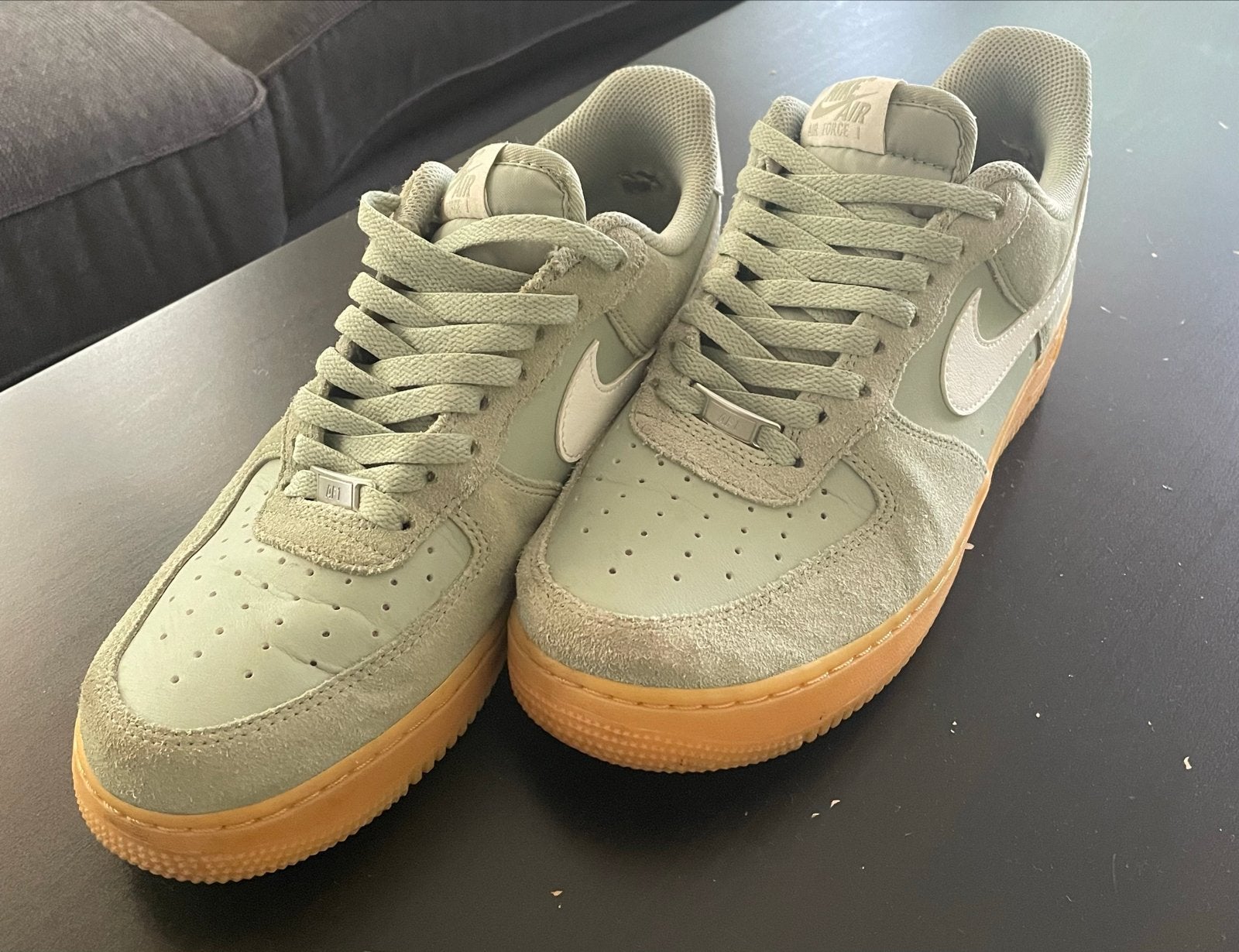 Nike Air Force 1 Low - Olijfgroen met Gumzool, Ophalen of Verzenden, Zo goed als nieuw, Overige kleuren, Sneakers of Gympen