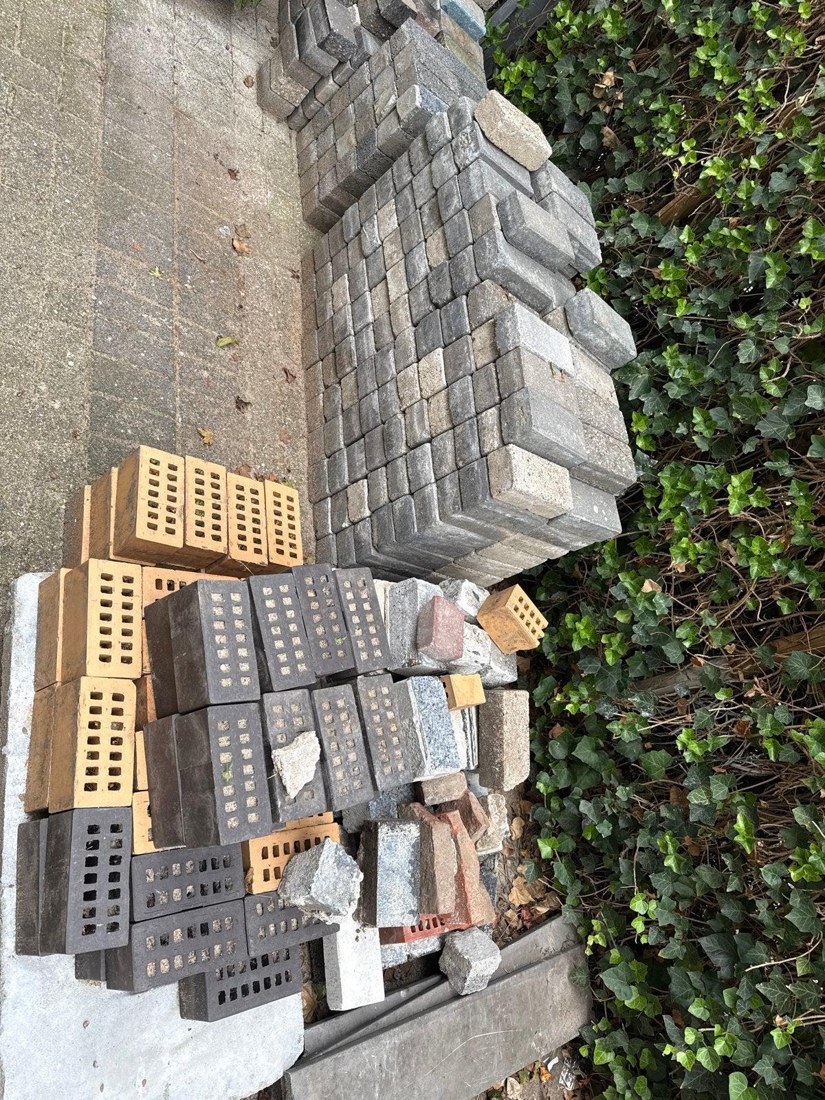 Bestrating gratis ophalen: klinkers en stenen, Tuin en Terras, Tegels en Klinkers, Gebruikt, Klinkers, Ophalen of Verzenden, 10 m² of meer