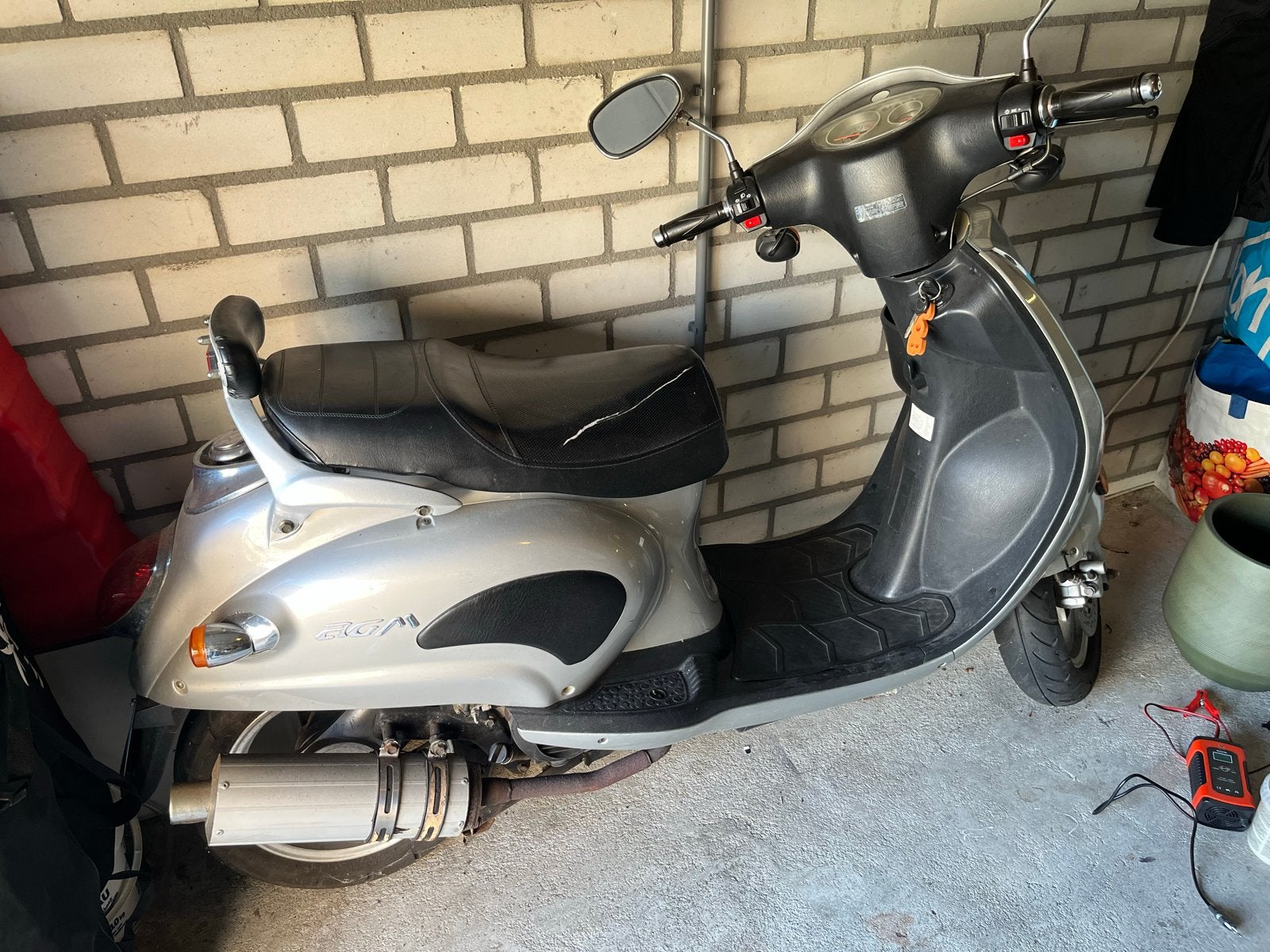 AGM Jiajue Snor Scooter - Zilver, Fietsen en Brommers, Gebruikt, Benzine, Ophalen, Overige merken