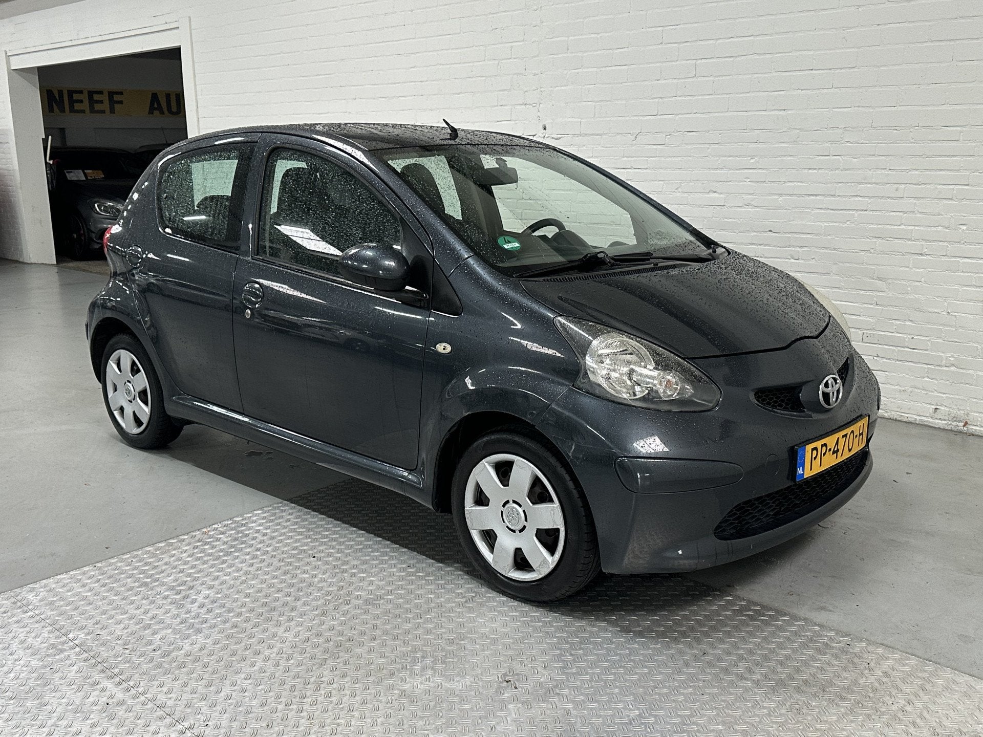 Toyota Aygo 1.0-12V + AIRCO / NAVI / ELK.PAKKET (bj 2008), Auto's, Voorwielaandrijving, Navigatiesysteem, Stof, Gebruikt