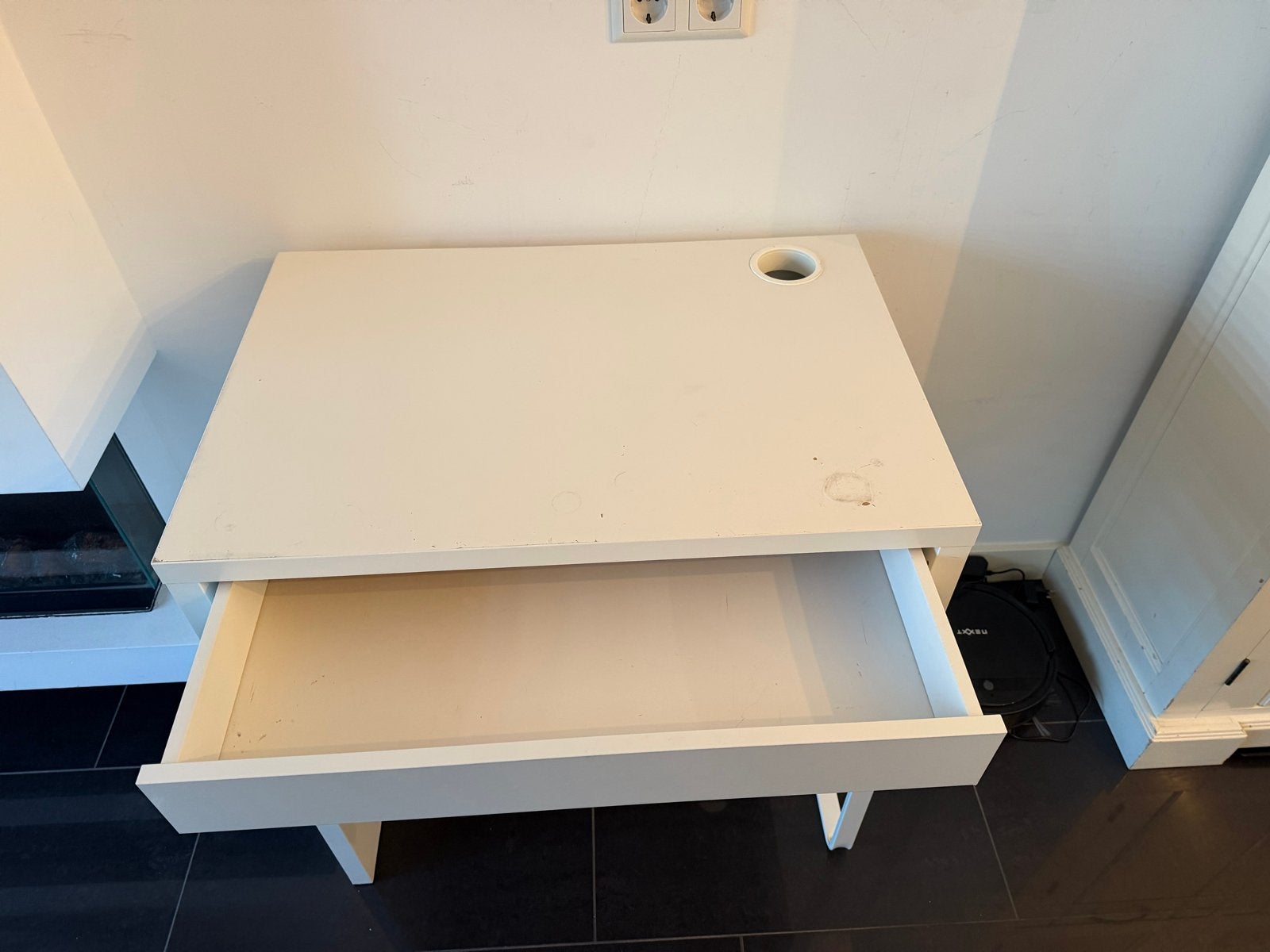 Compact wit bureau met lade - ideaal voor kleine ruimtes, Gebruikt, Met lades, Spaanplaat of MDF, Ophalen of Verzenden
