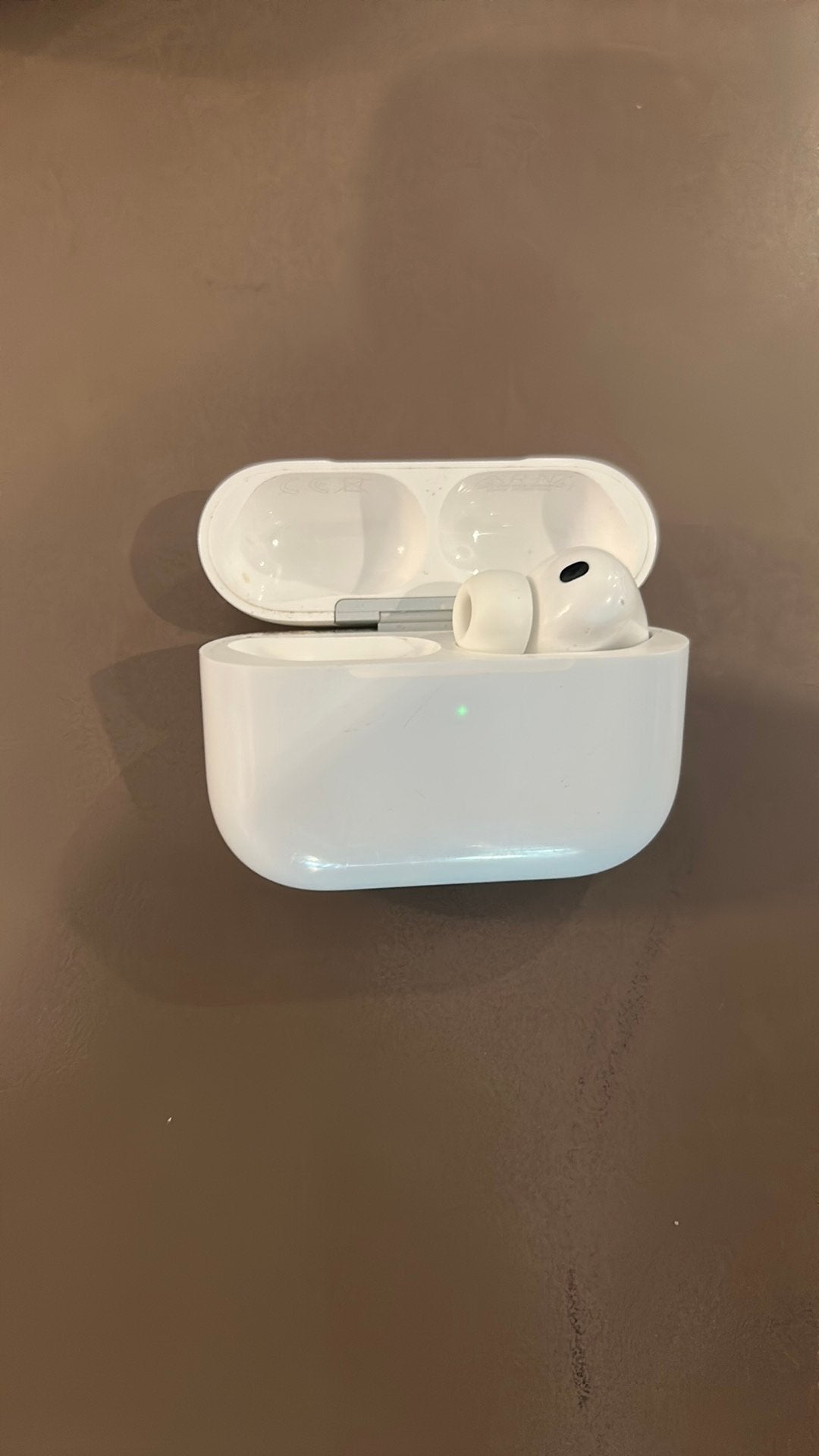 Airpod pro 3 (case + rechter airpod) linker airpod ontbreekt, Telecommunicatie, Mobiele telefoons | Oordopjes, Ophalen, Zo goed als nieuw