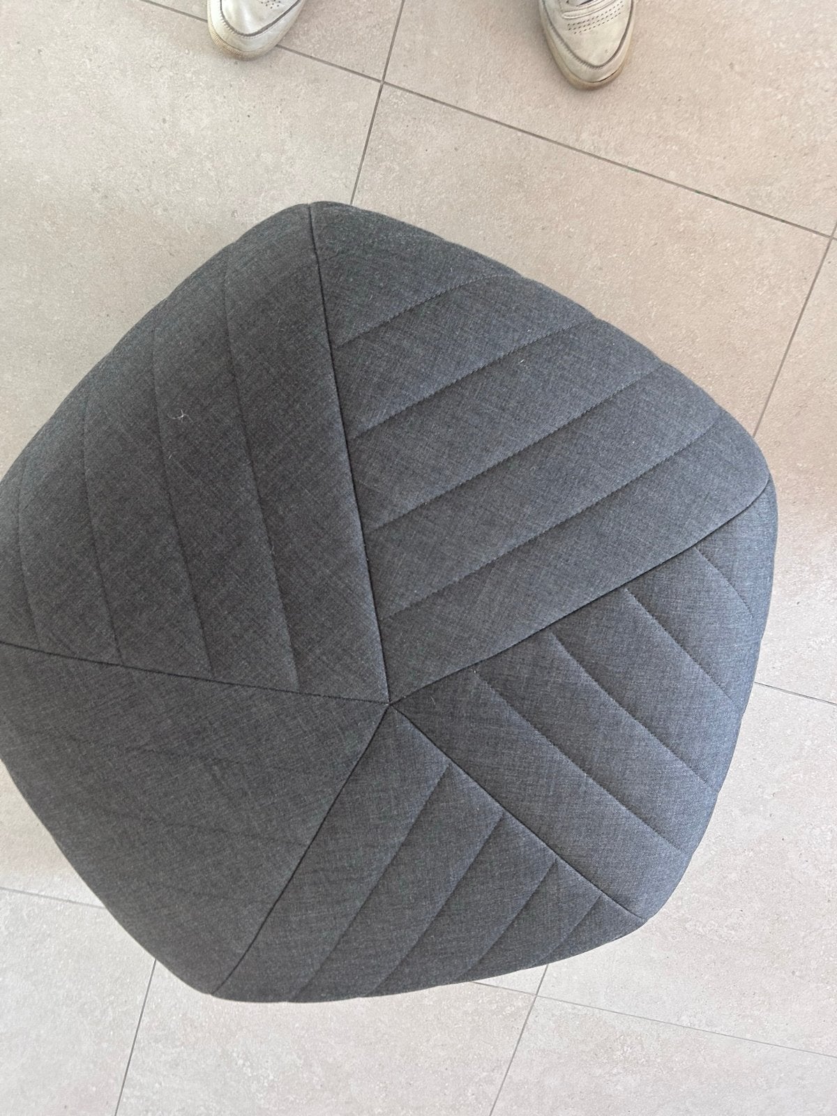 Muuto Five Poef - Grijs, Huis en Inrichting, Banken | Voetenbanken en Poefen, Ophalen, Minder dan 50 cm, Zo goed als nieuw, 50 tot 75 cm