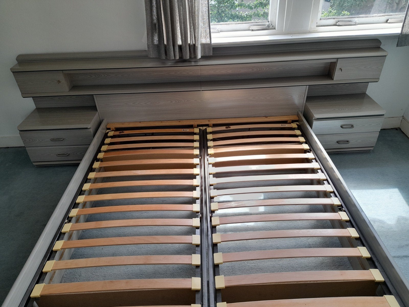 Tweepersoonsbed met nachtkastjes en hoofdbord, Huis en Inrichting, Ophalen, Gebruikt, Tweepersoons, 180 cm