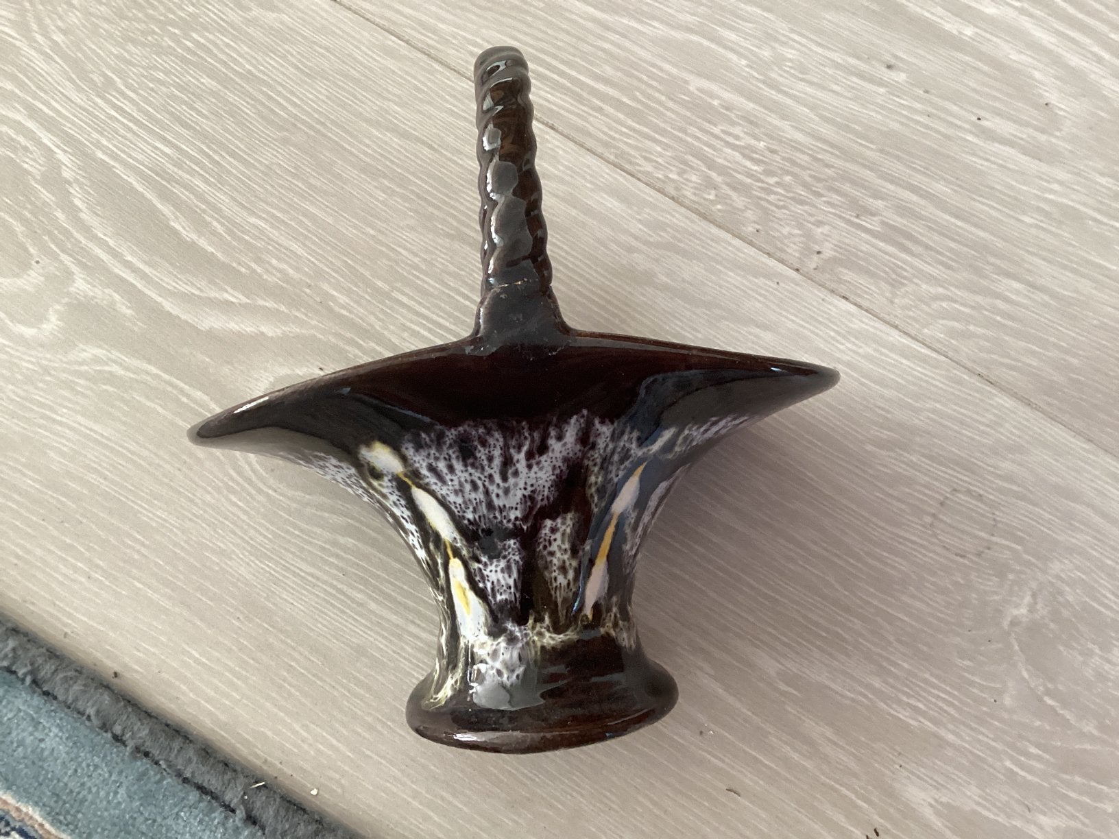 Mandje keramiek // hoog 13 cm, Antiek en Kunst, Antiek | Keramiek en Aardewerk, Ophalen of Verzenden