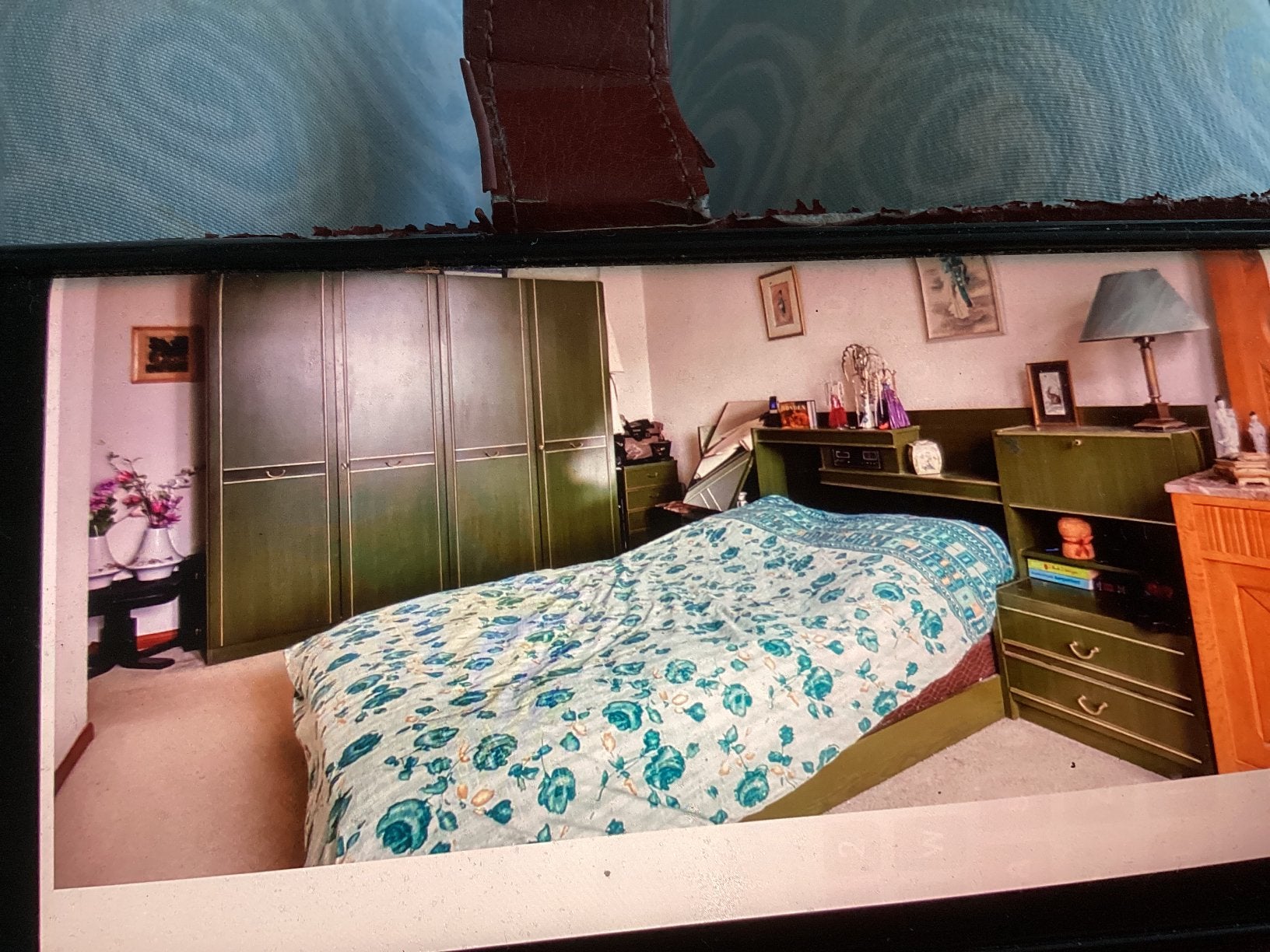 Bed 1.40x2.00m  .. 4 deurskast kaptafel 3delige spiegel, Ophalen of Verzenden, Zo goed als nieuw, Tweepersoons