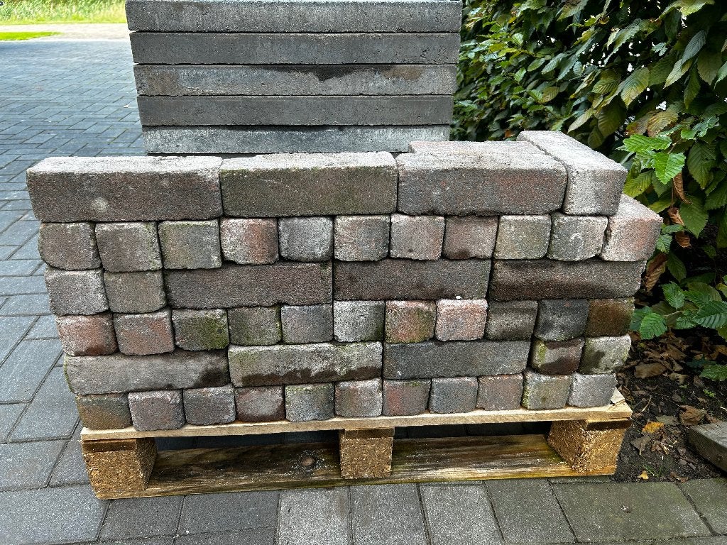 GRATIS: 59 koppelstenen, stenen 21x7x6 cm, Ophalen, Gebruikt, Beton, Klinkers