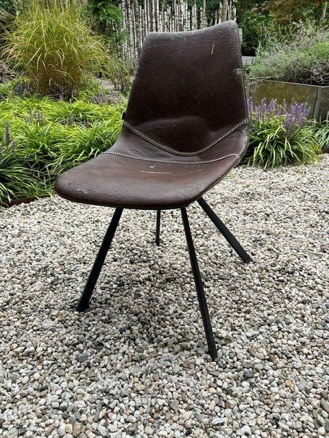 8 stoelen gratis af te halen, Ophalen, Gebruikt, Bruin, Kunststof