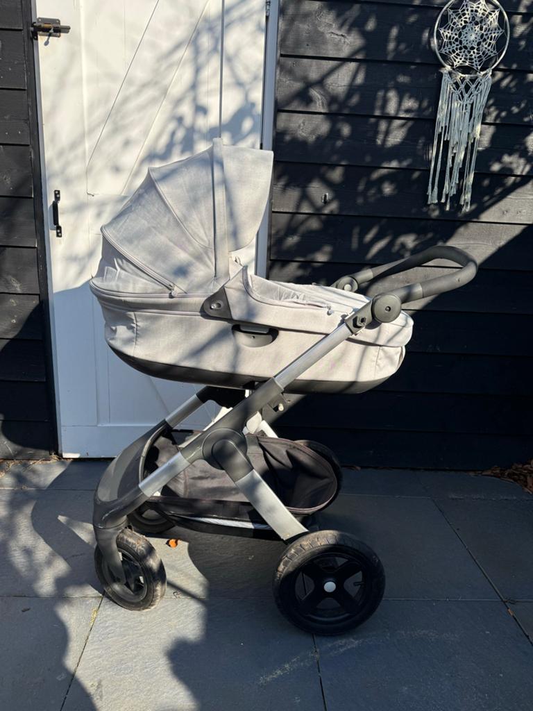 Stokke Trailz Grijs Kinderwagen Set met Autostoel & Reiswieg   Kinderwagens en Combinaties  Marktplaats