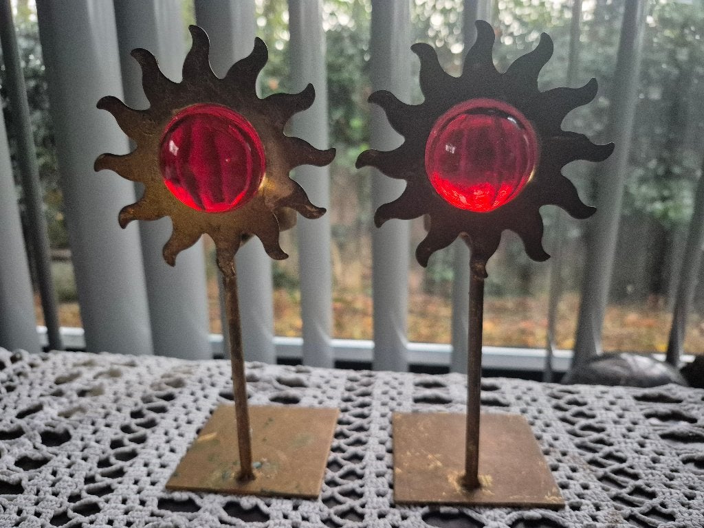 Set van 2 gouden waxinelichthouders met rood glas, Gebruikt, Waxinelichthouder, Ophalen of Verzenden, Metaal