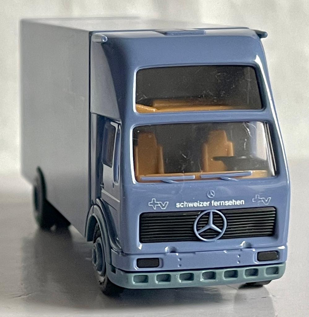Herpa : Meredes-Benz "Schweizer Fernsehen TV", Ophalen of Verzenden, Zo goed als nieuw, Bus of Vrachtwagen, Herpa