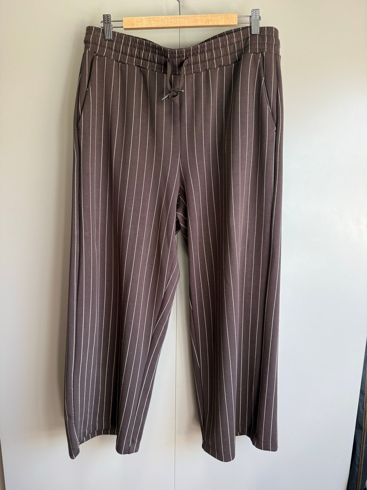 SoyaConcept gestreepte broek jogging stof - Maat XL 46 48, Bruin, Maat 46/48 (XL) of groter, Nieuw, Ophalen of Verzenden