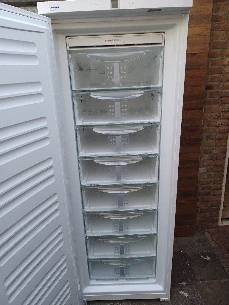 liebherr Vrieskast no frost met 8 laden .gratis bezorging, Witgoed en Apparatuur, Vriezers en Diepvrieskisten, 160 cm of meer