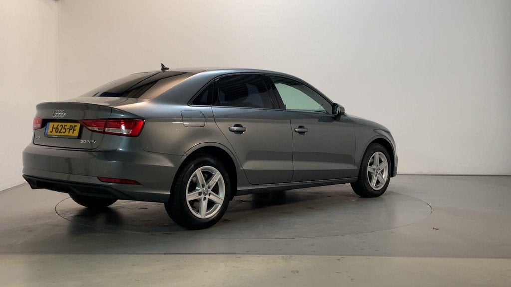Audi A3 Limousine 30 TFSI Pro Line Navigatie Cruise Control, Auto's, Audi, Stof, Gebruikt, Navigatiesysteem, Met garantie (alle)