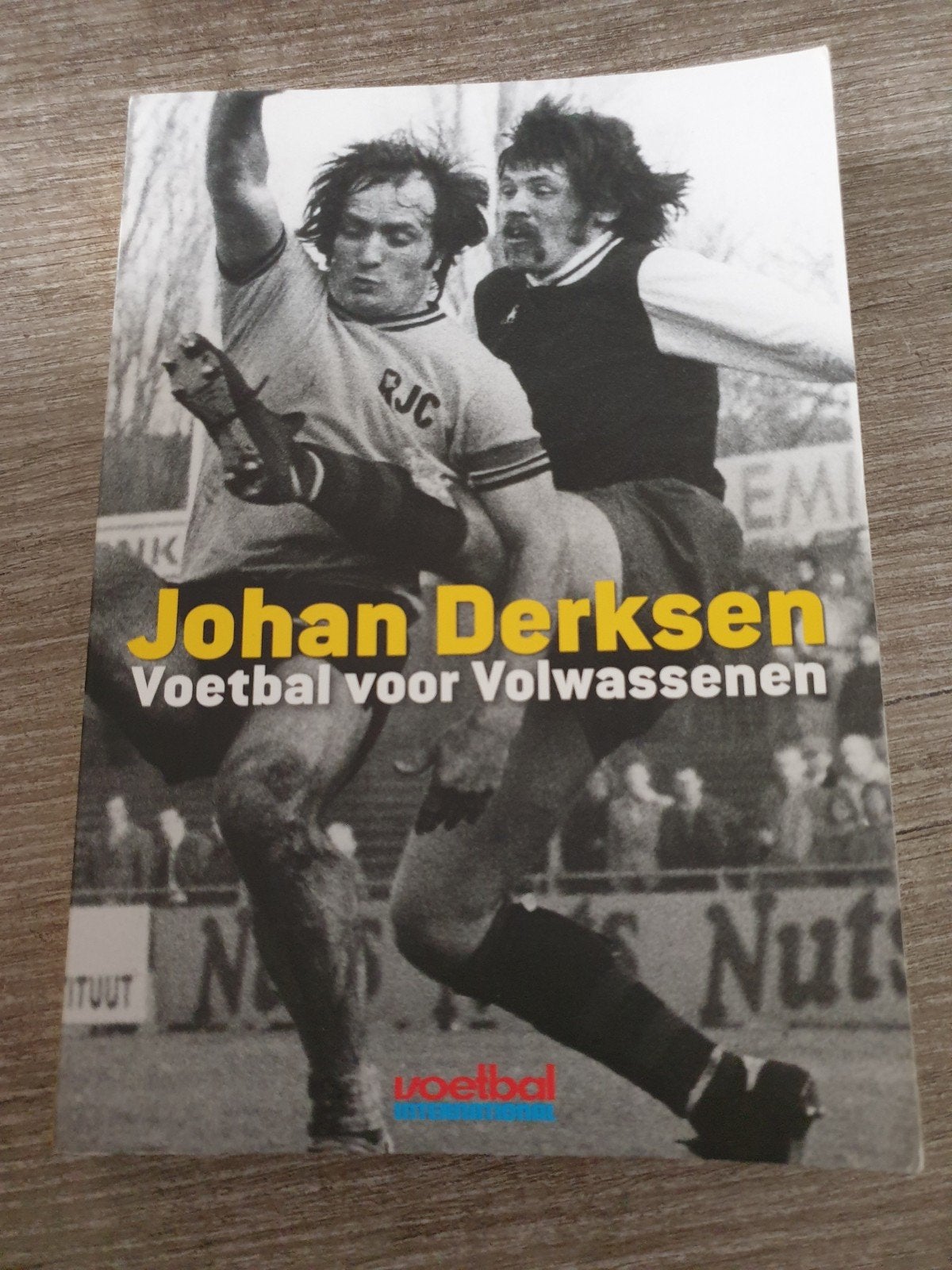 Johan Derksen - Voetbal voor Volwassenen, Ophalen of Verzenden, Gelezen, Johan Derksen, Balsport