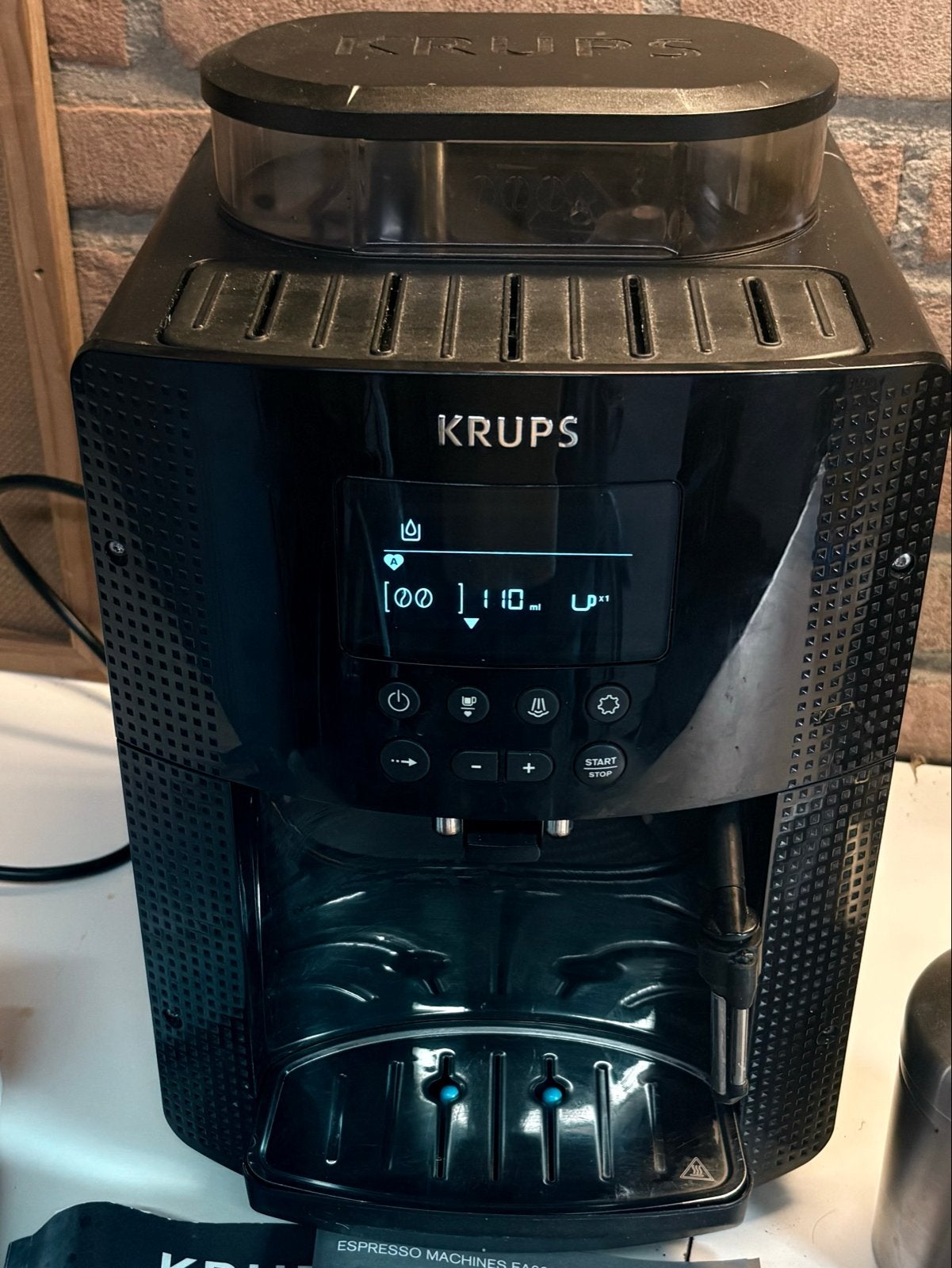 Krups Espressomachine EA8150 Volautomatische Koffiemachine, Afneembaar waterreservoir, Gebruikt, Espresso apparaat, 10 kopjes of meer