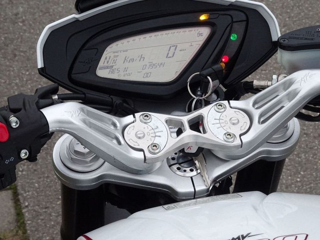MV Agusta Brutale 800 Dragster EAS, Bedrijf, Meer dan 35 kW, ABS, 798 cc