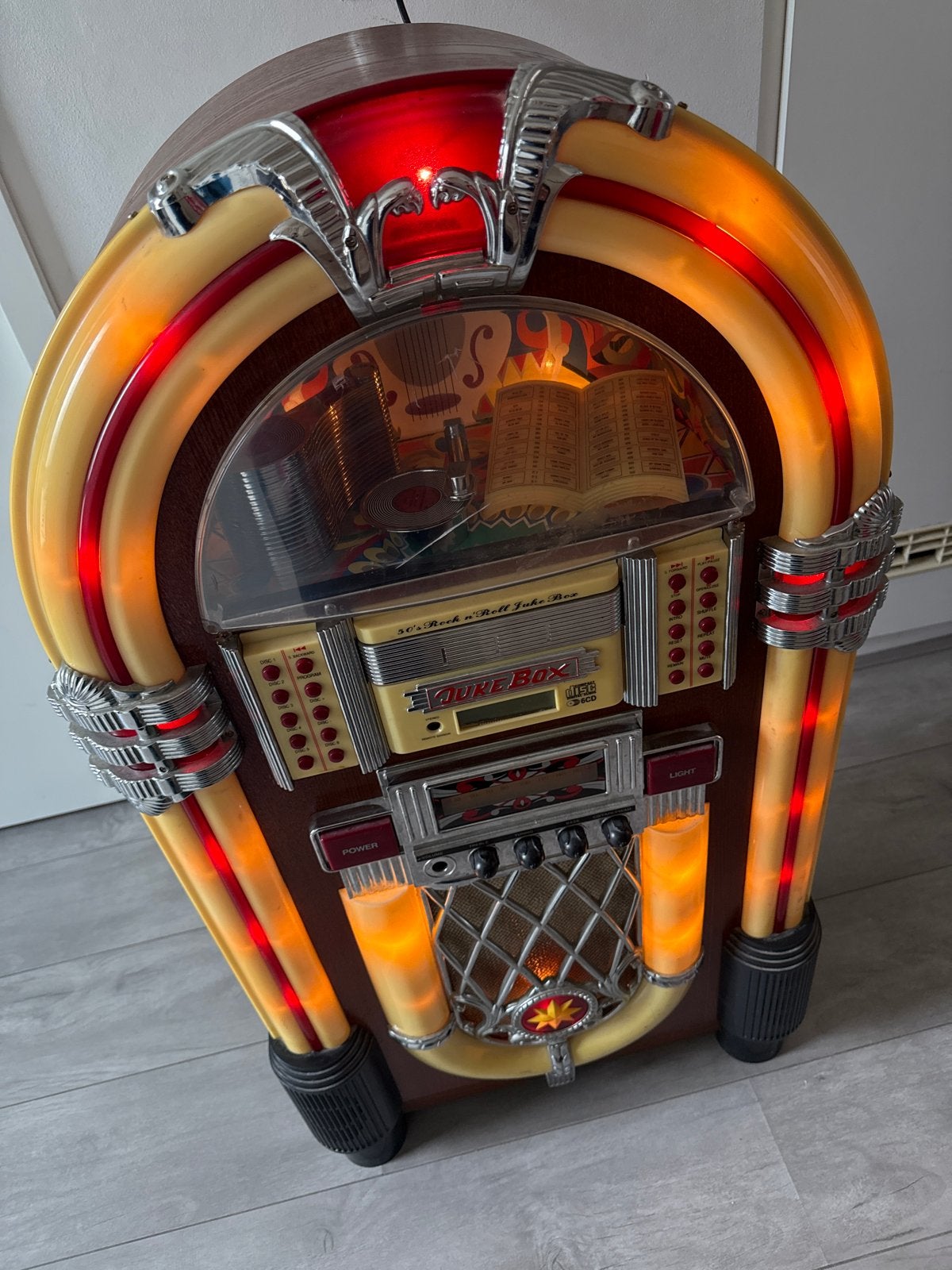Jukebox met verlichting en radio - Retro stijl, Verzamelen, Automaten | Jukeboxen, Ophalen, Gebruikt, 1970 tot heden, Overige merken