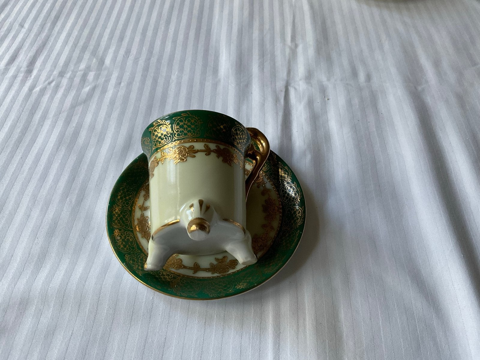Antiek kopje met schotel, groen en goudkleurig, Ophalen of Verzenden