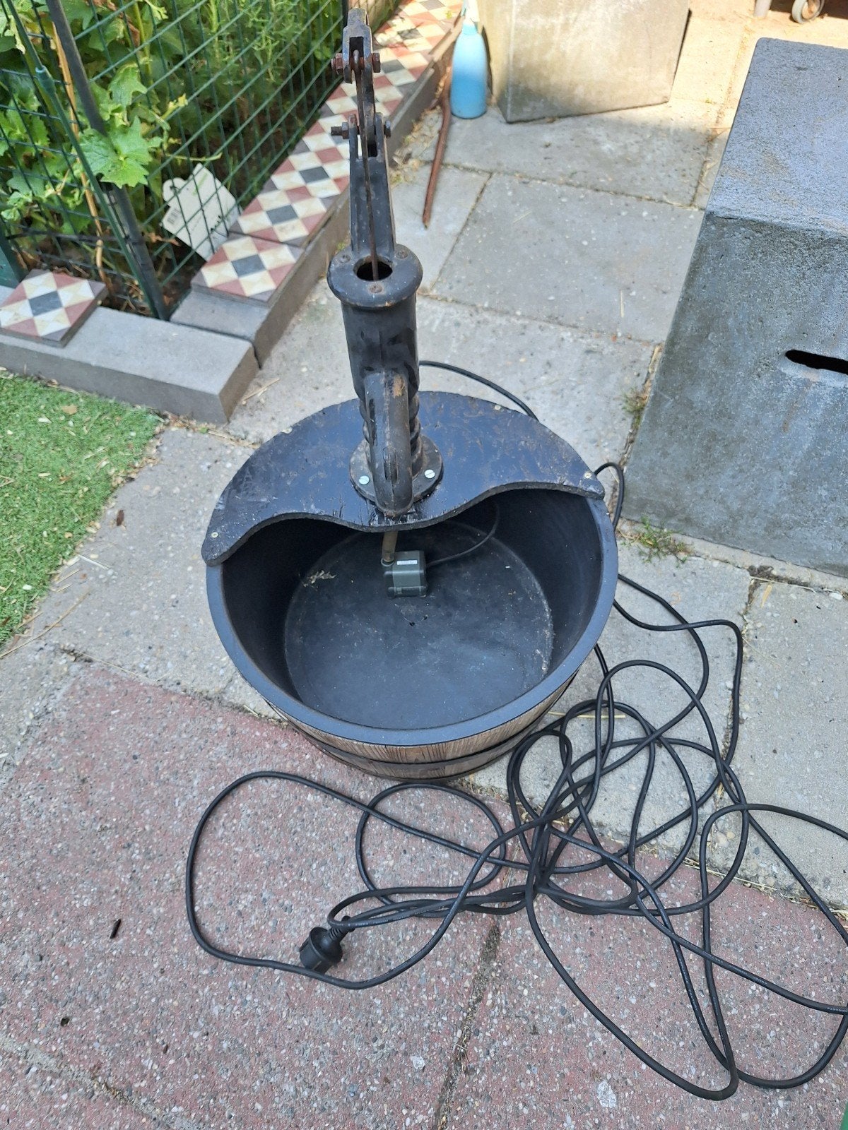 Waterornament met pompje en lang snoer, Ophalen