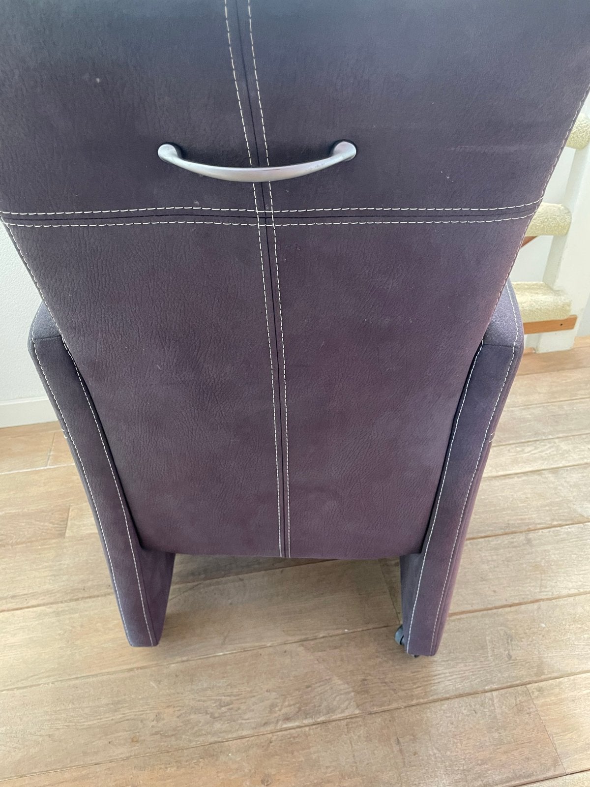 Comfortabele grijze stoel met armleuningen, Huis en Inrichting, Stoelen, Ophalen, Gebruikt, Eén, Stof