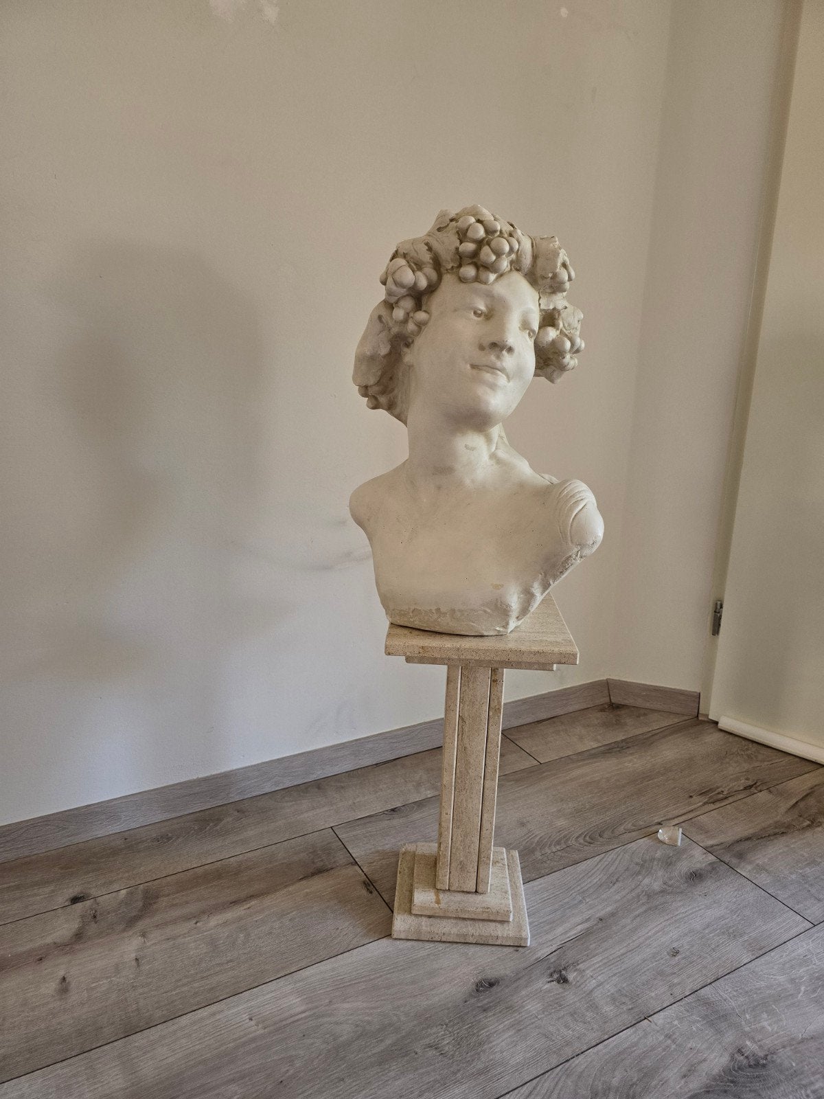 Vintage Buste van Bacchus in de stijl van Jef Lambeaux +zuil, Ophalen, Gips, Buste, 50 - 100 cm