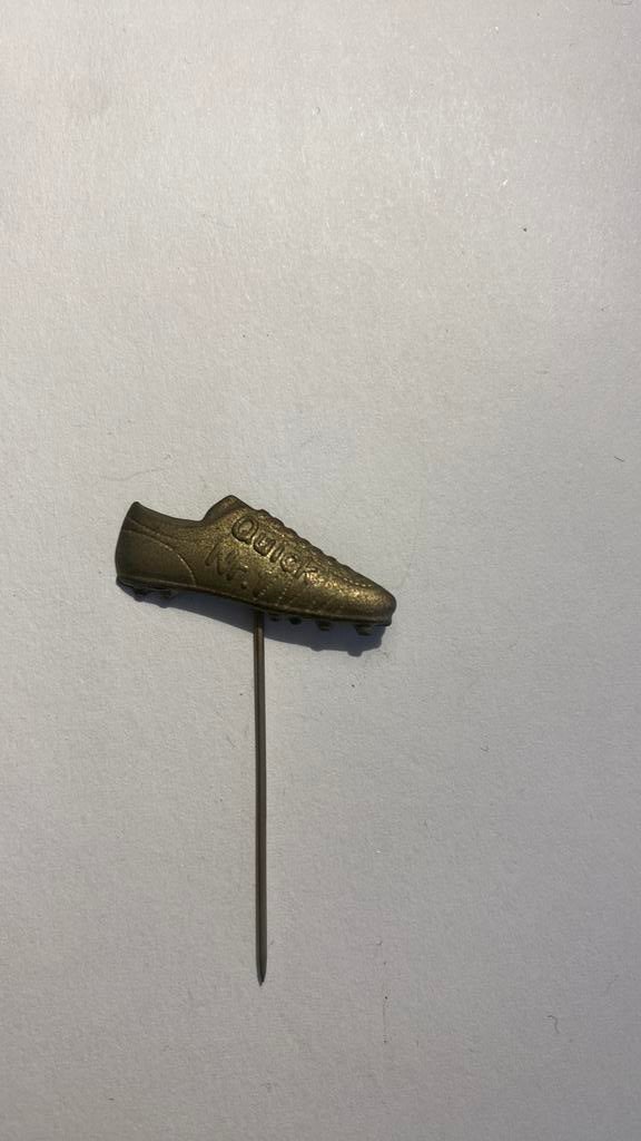 Vintage Voetbal Speldje - Quick Nr. 1 Voetbalschoen, Ophalen of Verzenden, Zo goed als nieuw