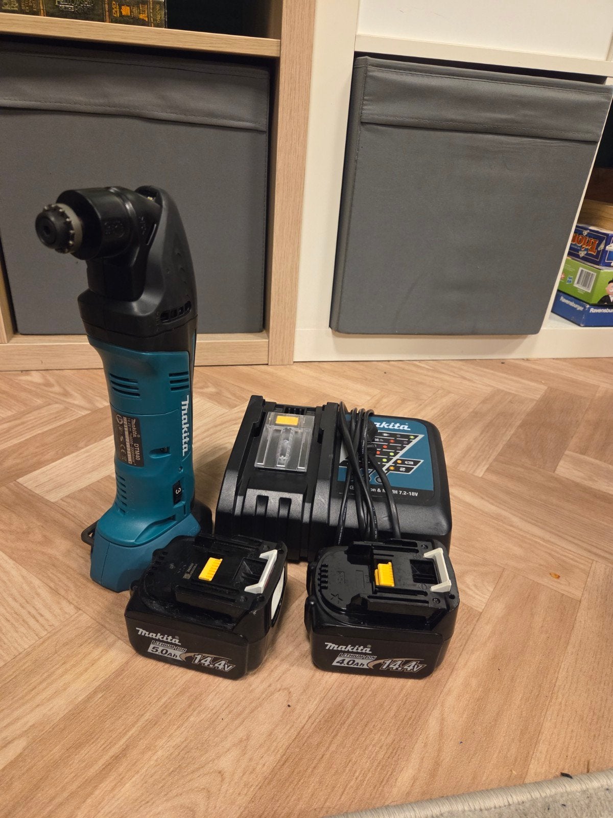 Makita DTM40 Multitool Set met Accu's en Lader in Mbox, Ophalen of Verzenden, Zo goed als nieuw