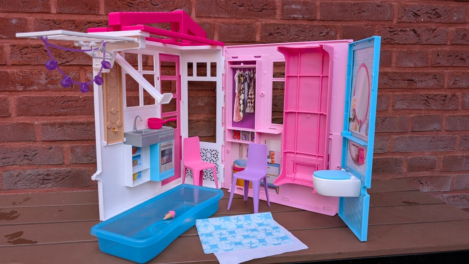 Barbie Vakantiehuis met Accessoires en Meubels, Ophalen