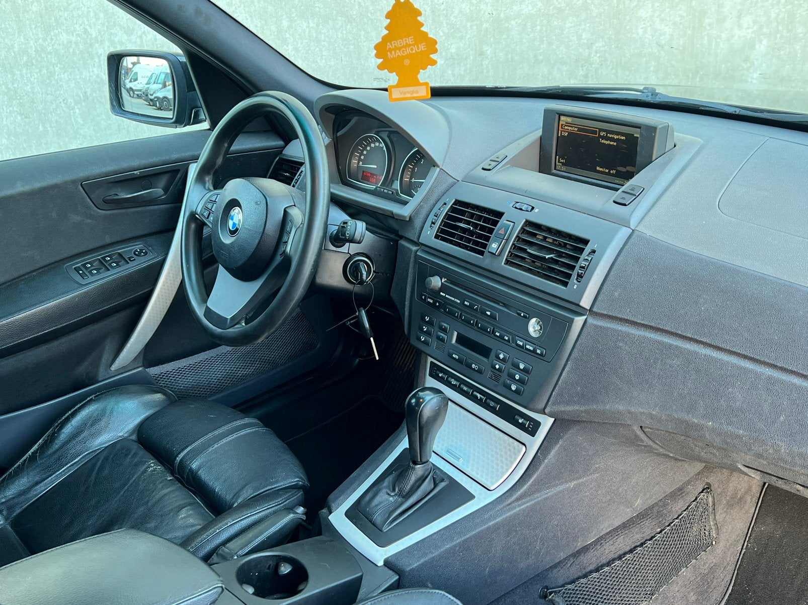 Zwarte BMW X3 3.0i SUV 4X4 231PK Automaat/Leder/PanoDak/APK!, Automaat, 2000 kg, Zwart, Bedrijf
