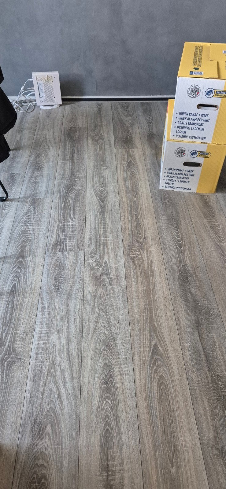 Laminaatvloer lichtgrijs 70m2, gratis, zelf eruithalen, Ophalen, Zo goed als nieuw, 10 m² of meer, 10 tot 30 cm