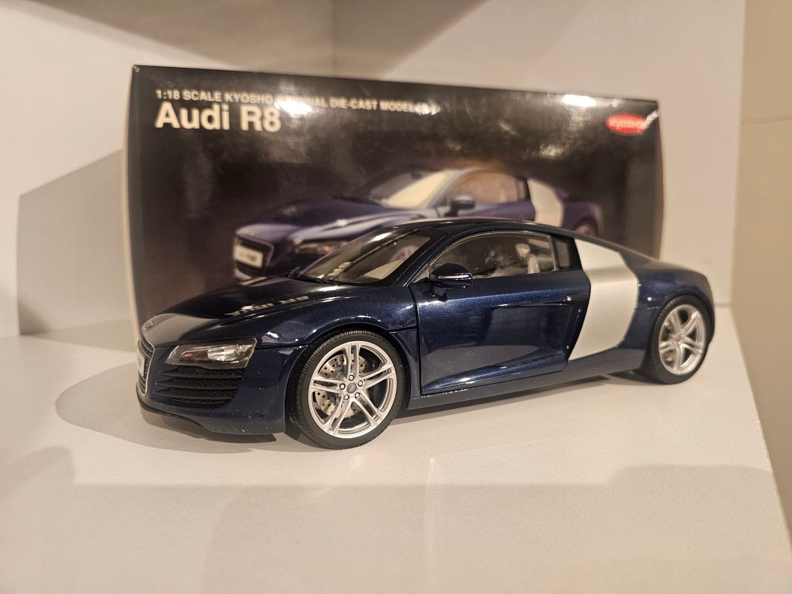 Kyosho Audi R8 Blauw 1:18, Ophalen of Verzenden, Zo goed als nieuw
