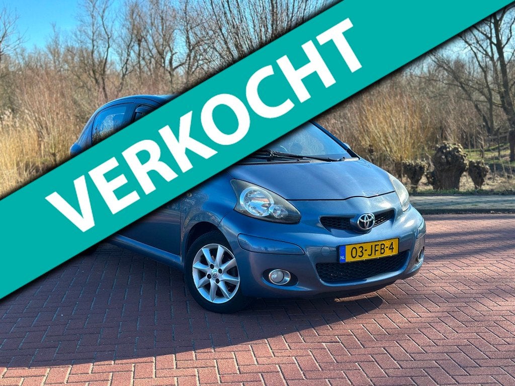 Toyota Aygo 1.0-12V Comfort Airco/Nap/Toerenteller, Voorwielaandrijving, Gebruikt, 68 pk, Origineel Nederlands