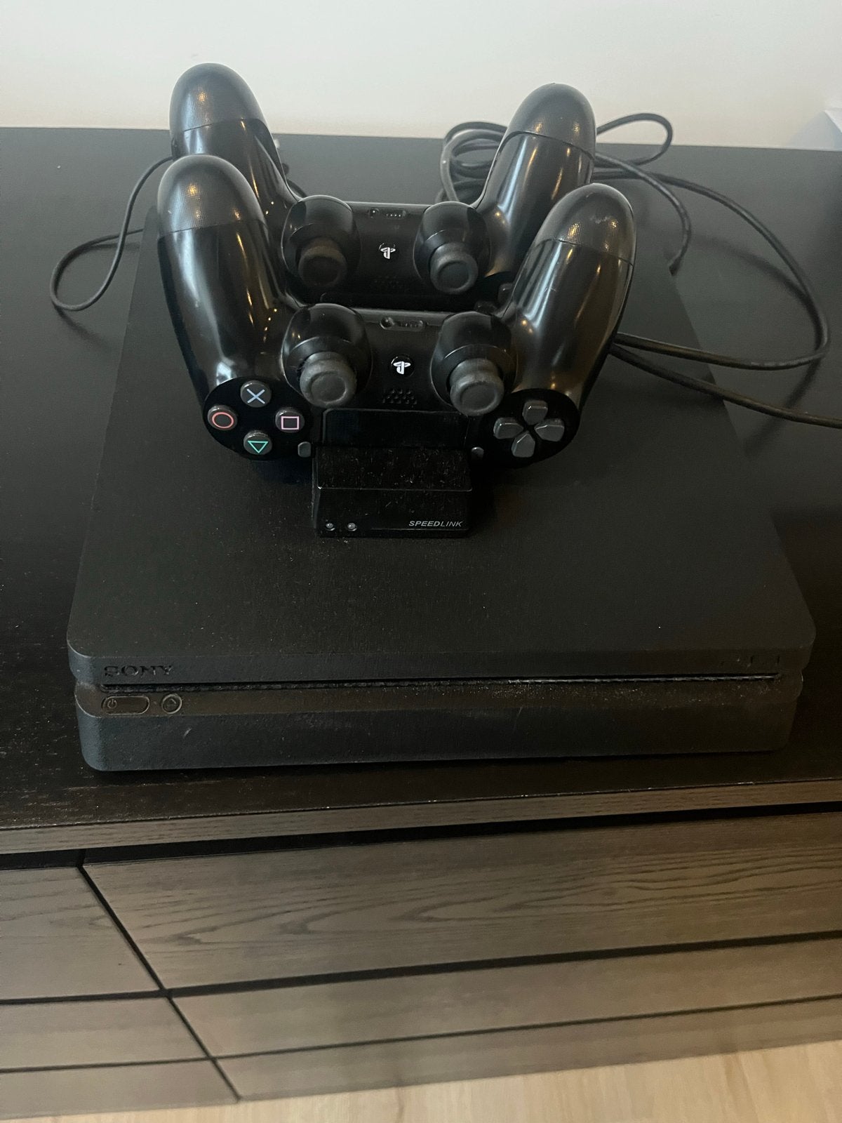PlayStation 4 Slim met 2 controllers en oplaadstation, Ophalen, Met 2 controllers, Slim, 500 GB