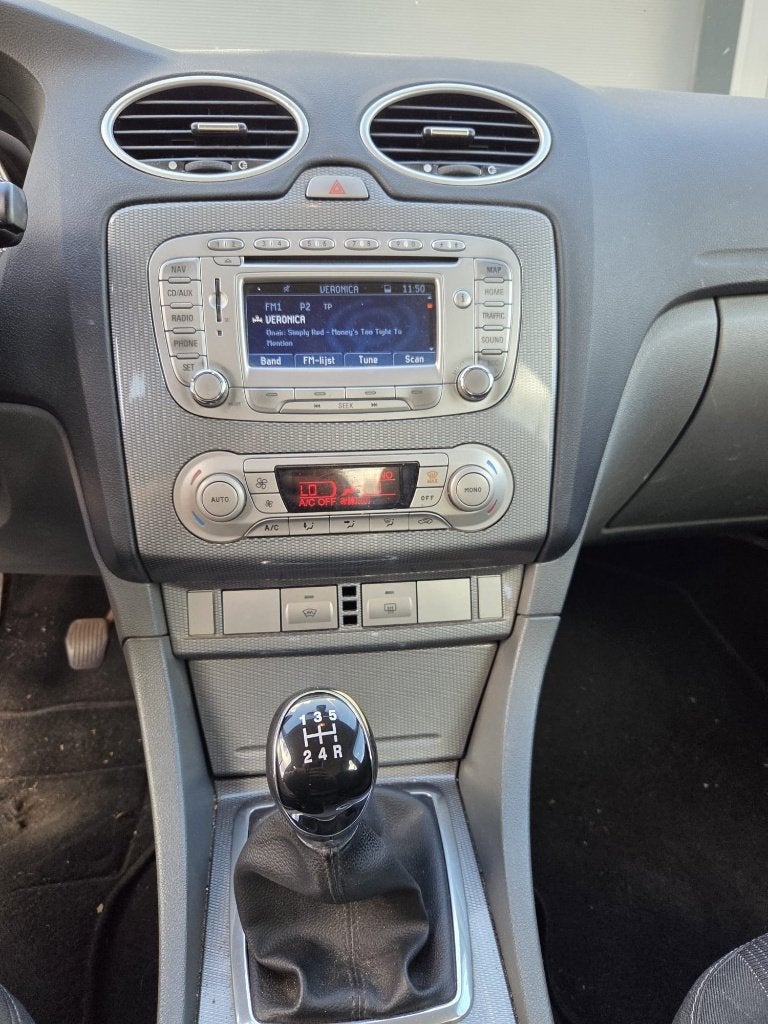 Foto 8 van Ford Focus 1.8 92KW Wagon 2010 Grijs