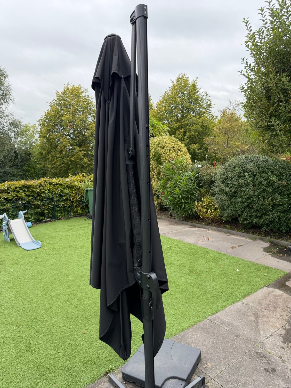 Zweefparasol - Draaibaar en Kantelbaar - Zwart, Gebruikt, Kantelbaar, Zweefparasol, 2 tot 3 meter