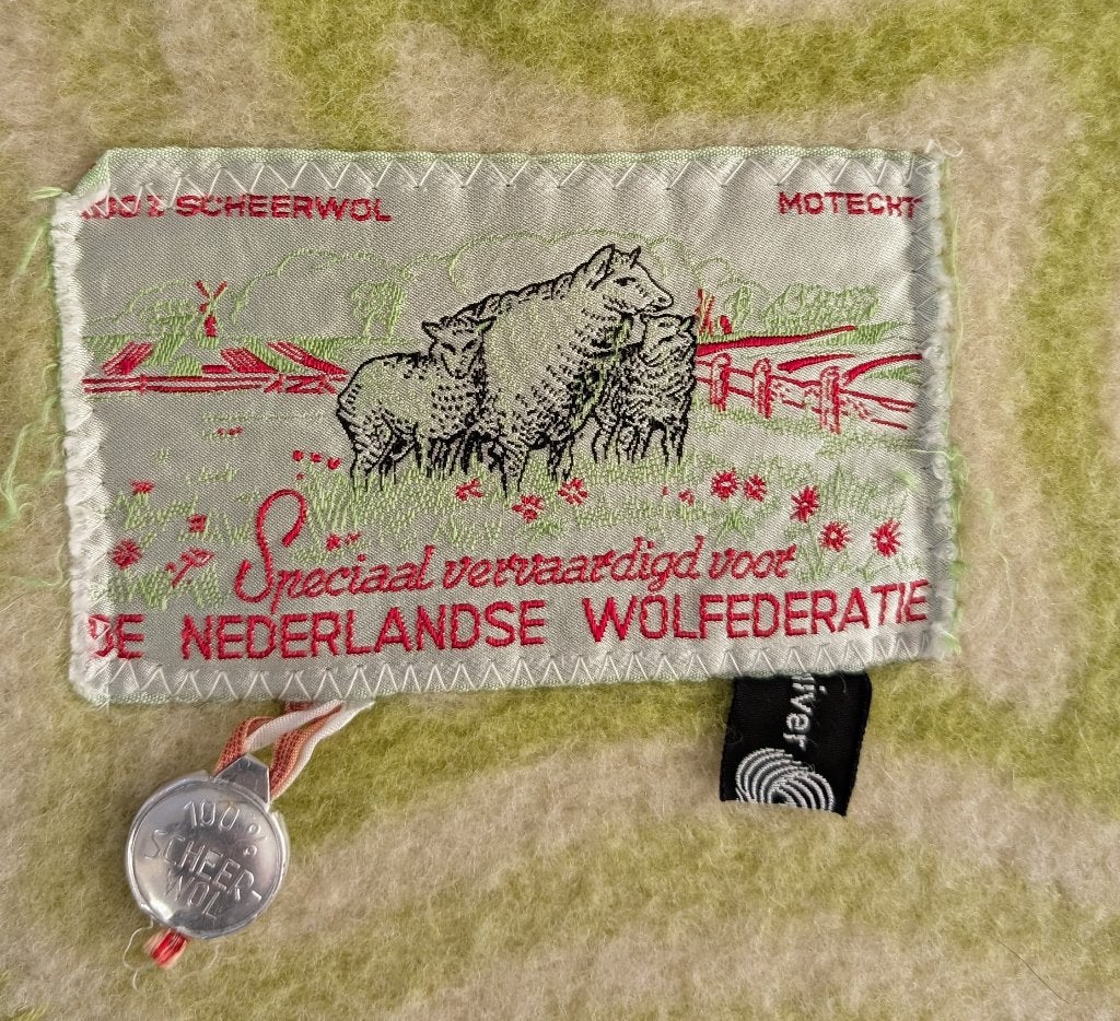 dekentje voor kinderledikant 100% scheerwol, Ophalen of Verzenden, Zo goed als nieuw