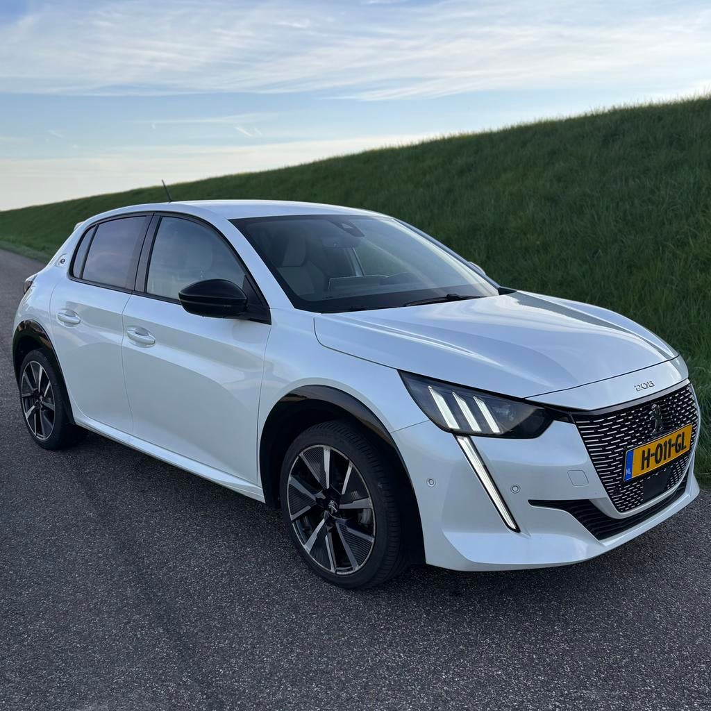 Peugeot 208 EV 50kWh 136pk 2020 Wit GT, Auto's, 136 pk, Zwart, Wit, Origineel Nederlands