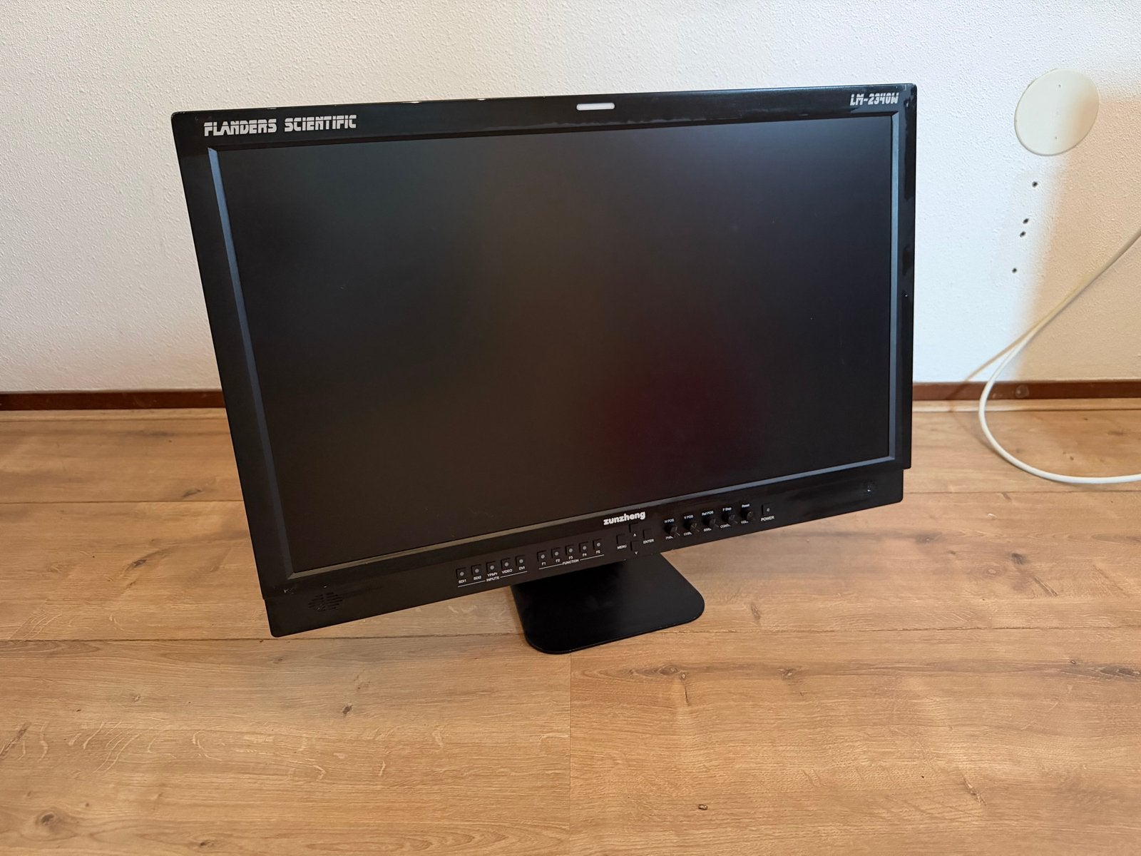 Flanders Scientific LM-2340W monitor (2012) HD LCD, Computers en Software, Ophalen, Gebruikt, Full HD