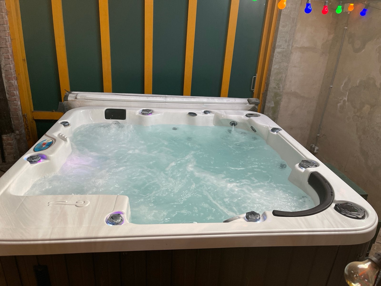 Luxe Jacuzzi Garden Leisure Spa, Tuin en Terras, Ophalen, 200 tot 300 cm, Vierkant, Zo goed als nieuw