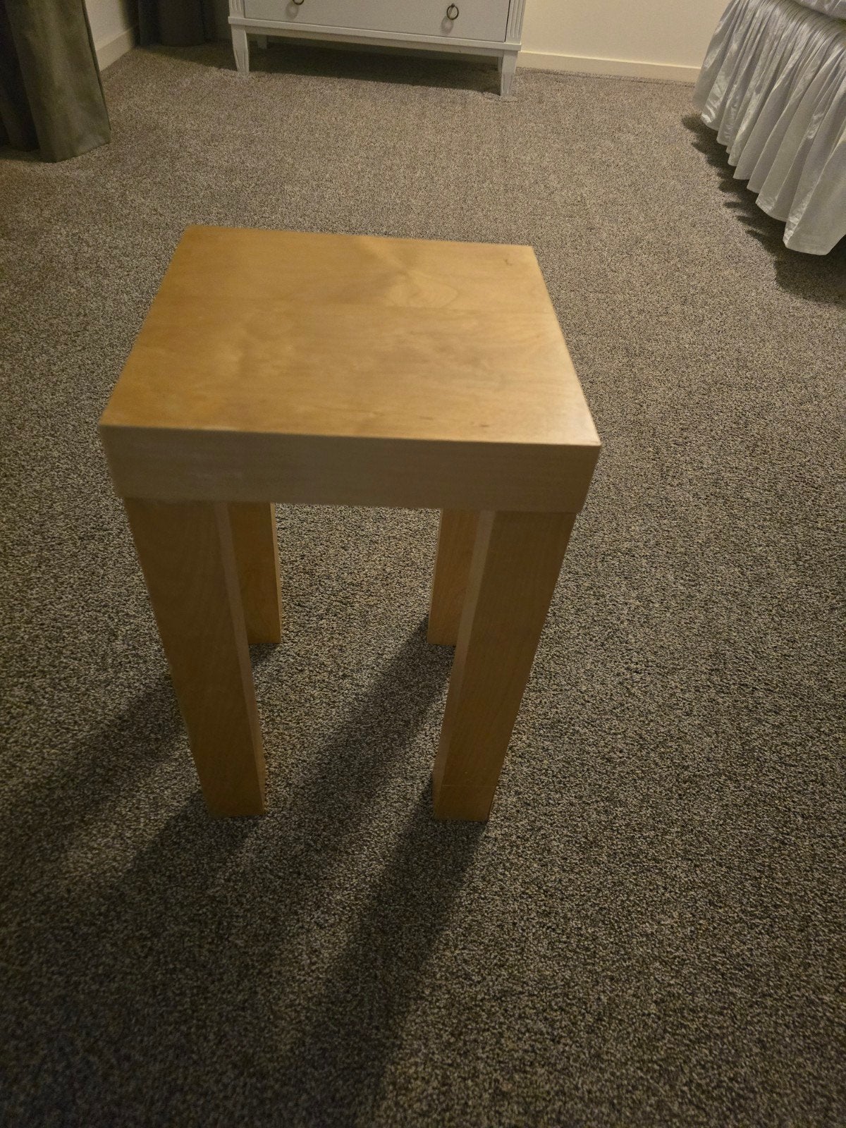 Gratis bijzettafel/nachtkastje van hout, Minder dan 55 cm, Gebruikt, Vierkant, Hout