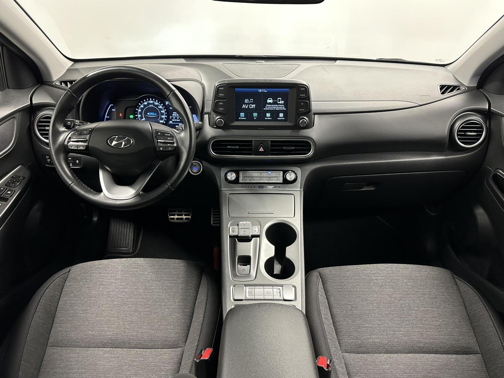 Hyundai Kona EV Comfort 64 kWh 3 Fase 100% SOH Warmtepomp CA, Auto's, Hyundai, Stof, Gebruikt, Met garantie (alle), Zwart